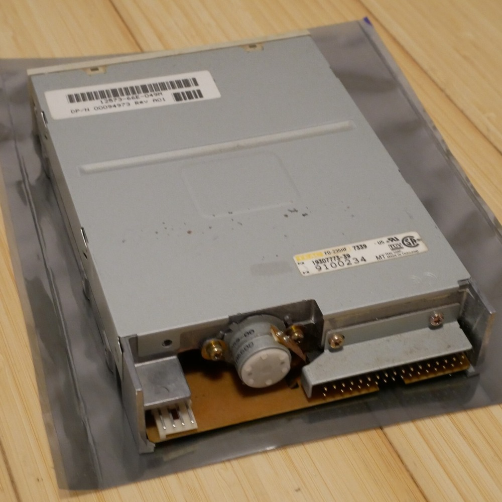 TEAC 3.5 inch Internal Floppy Disk Drive Model FD-235HF Tested & Working - 17‎ - Picture 3 of 9